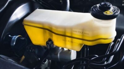 penyebab minyak rem mobil tidak mau turun